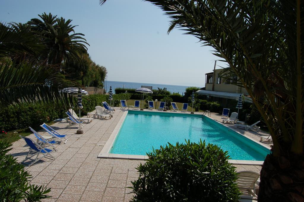 Albergo Romana กาโปลิเวรี ภายนอก รูปภาพ