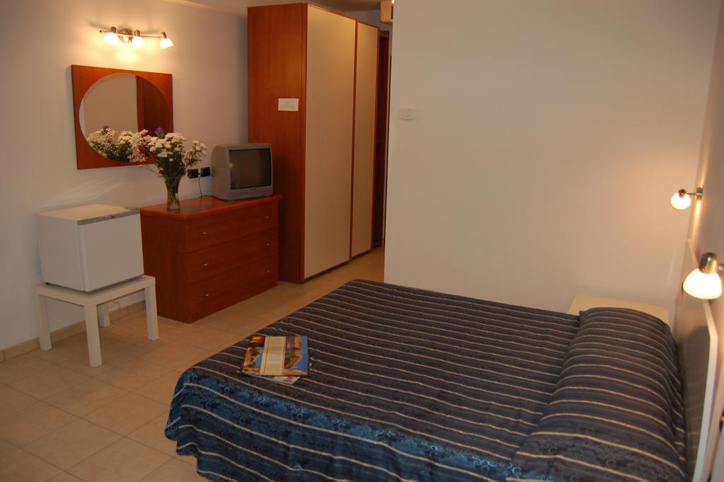 Albergo Romana กาโปลิเวรี ห้อง รูปภาพ