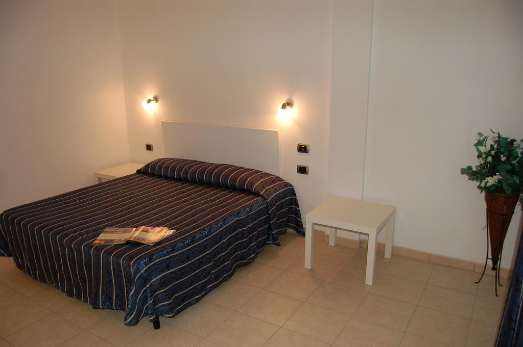 Albergo Romana กาโปลิเวรี ห้อง รูปภาพ