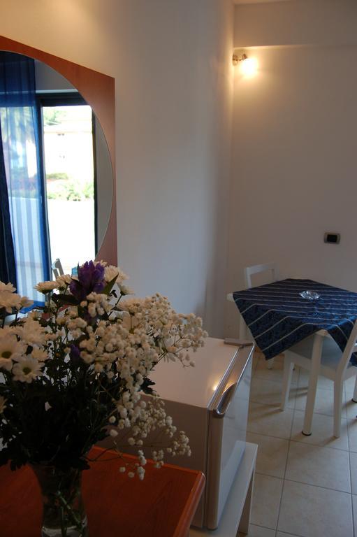 Albergo Romana กาโปลิเวรี ภายนอก รูปภาพ