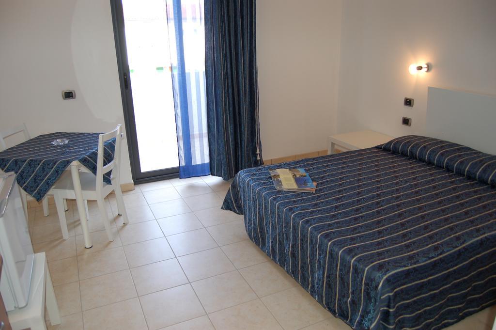 Albergo Romana กาโปลิเวรี ห้อง รูปภาพ