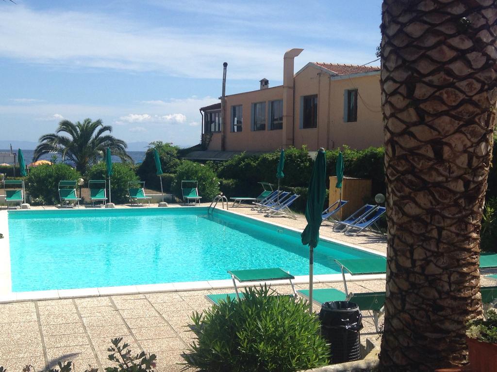 Albergo Romana กาโปลิเวรี ภายนอก รูปภาพ