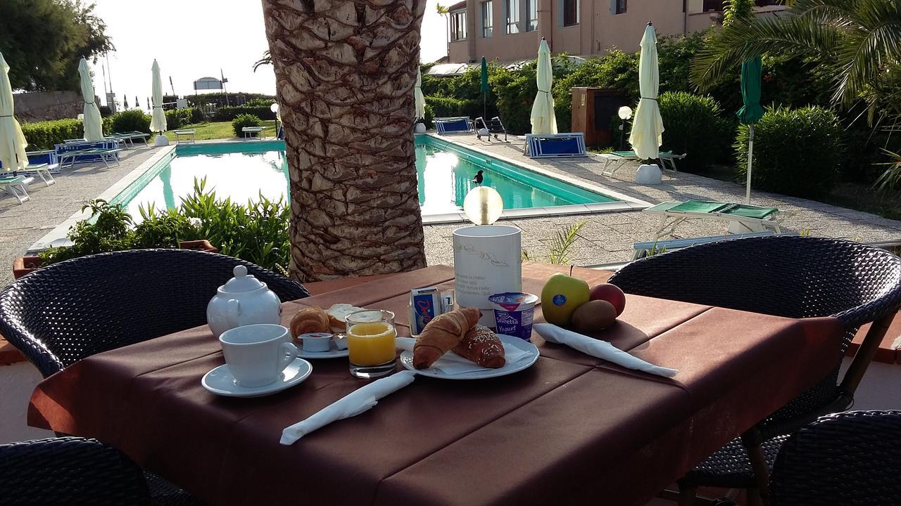 Albergo Romana กาโปลิเวรี ภายนอก รูปภาพ